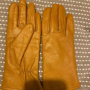 Tan leather gloves 40g